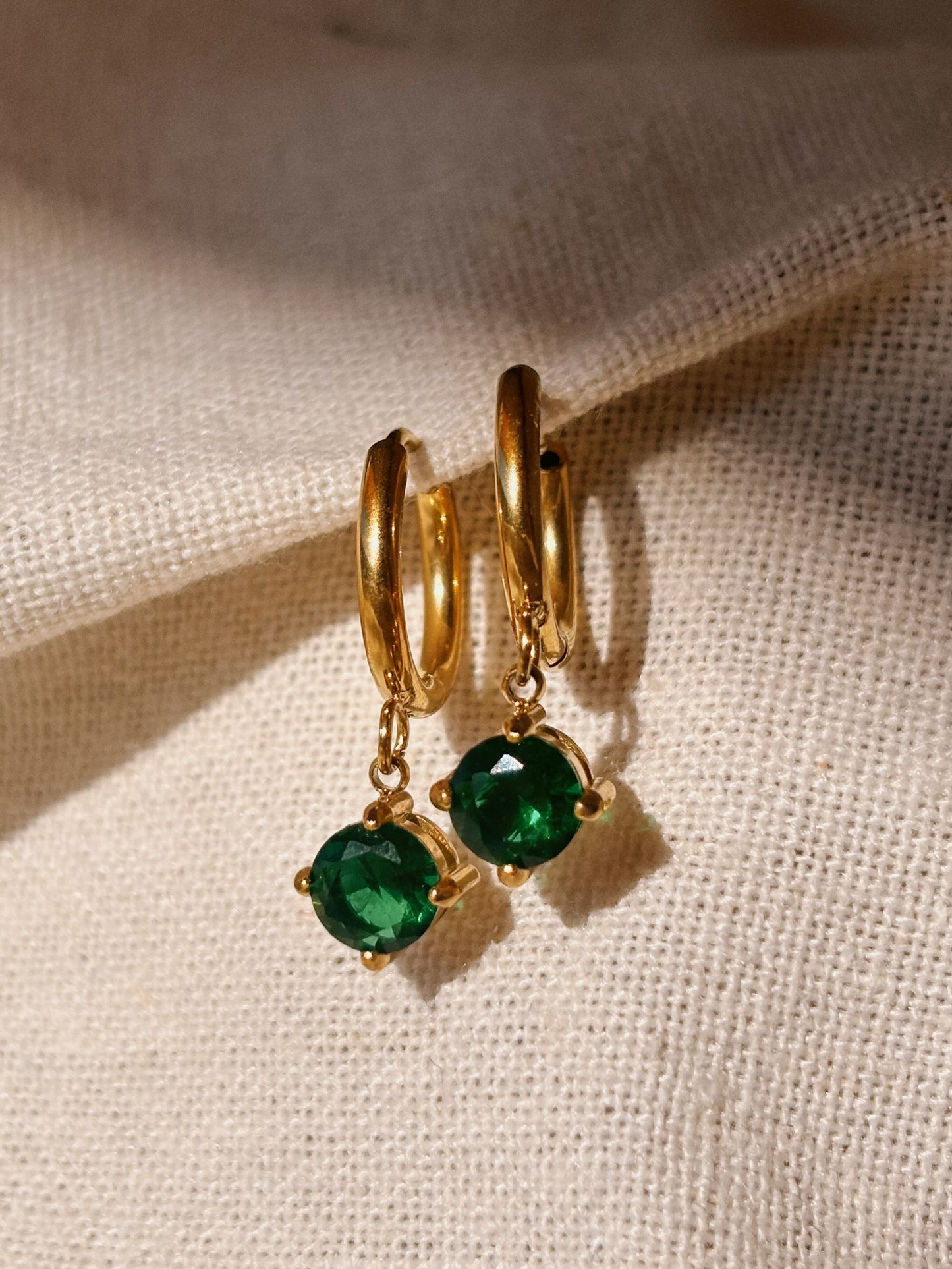 NITI Ohrring mit grünem Zircon | Earring Gold