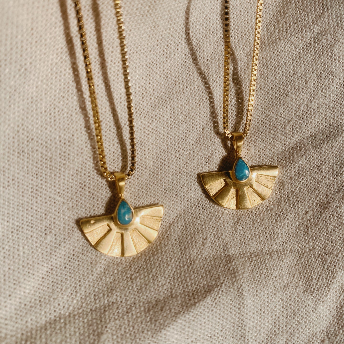 AURA small Turquoise Halskette  | Necklace Gold