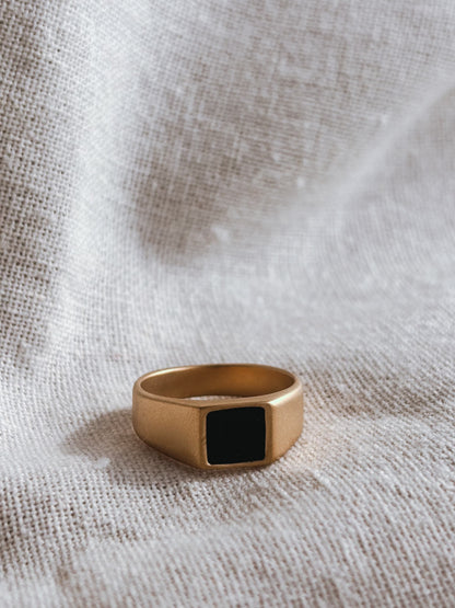 AMELIA Black Onyx Ring Gold