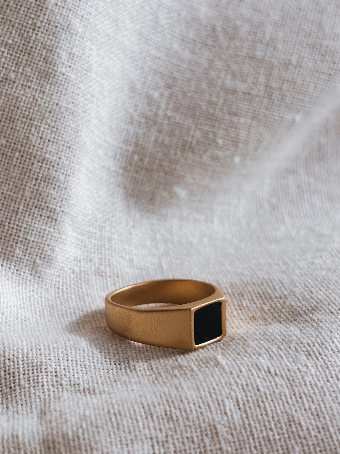 AMELIA Black Onyx Ring Gold