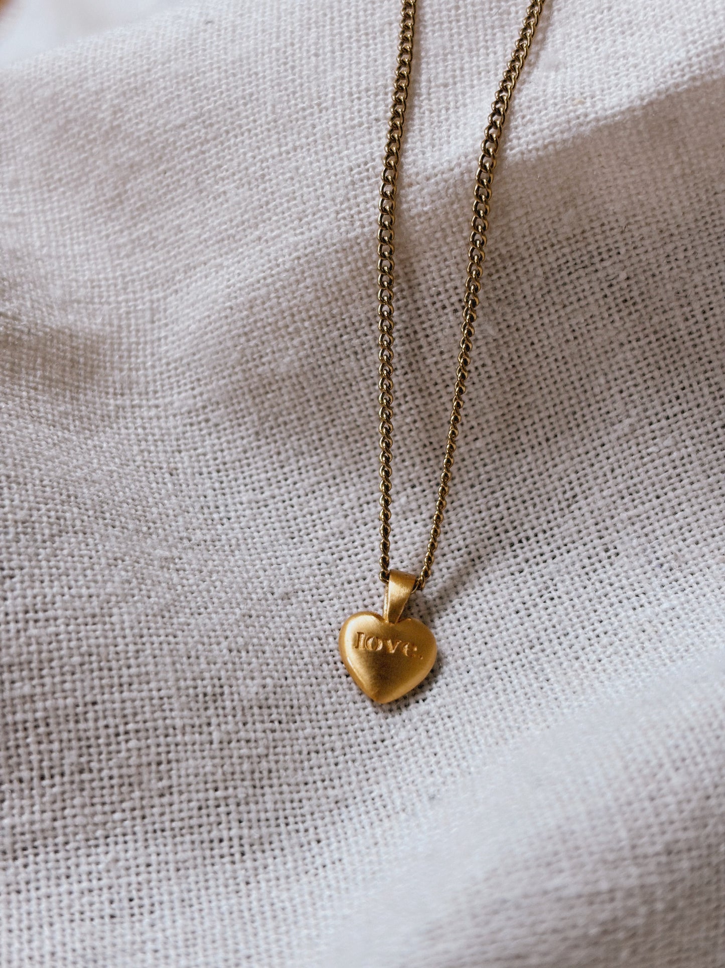 LOVE. HEART Halskette | Necklace Gold
