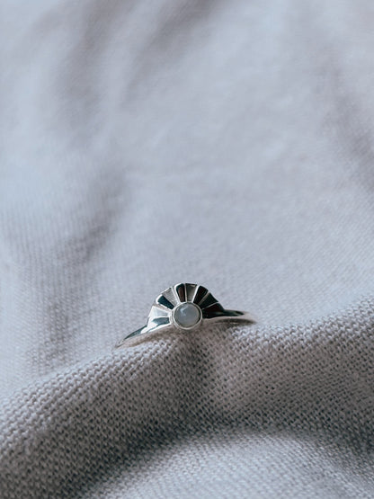 AURA Mondstein Ring Silber