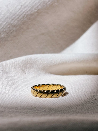 ISTA twisted flat Ring Gold