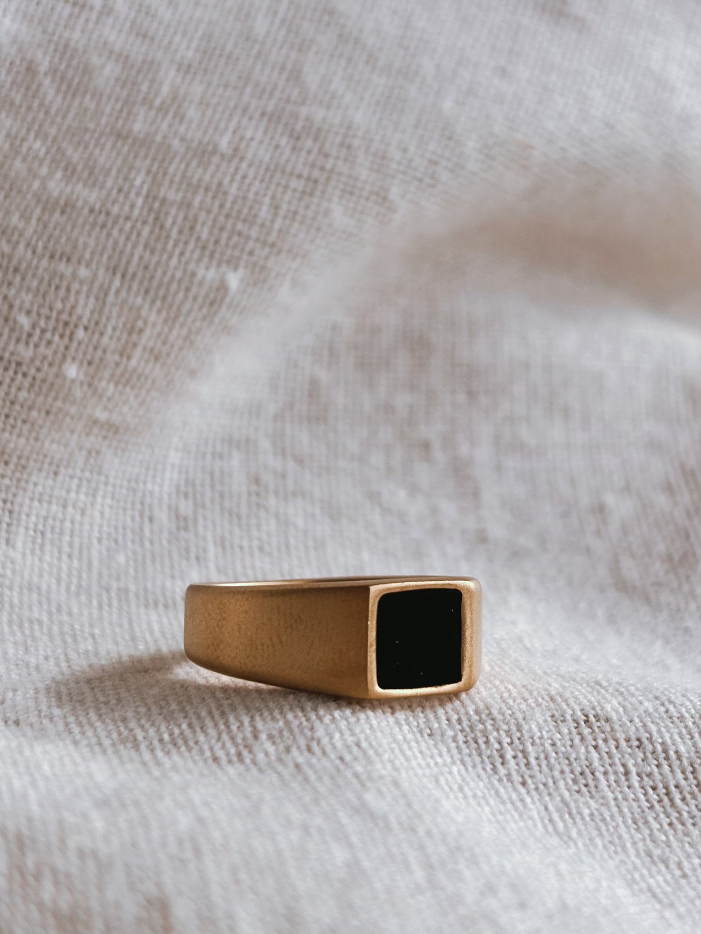 AMELIA Black Onyx Ring Gold