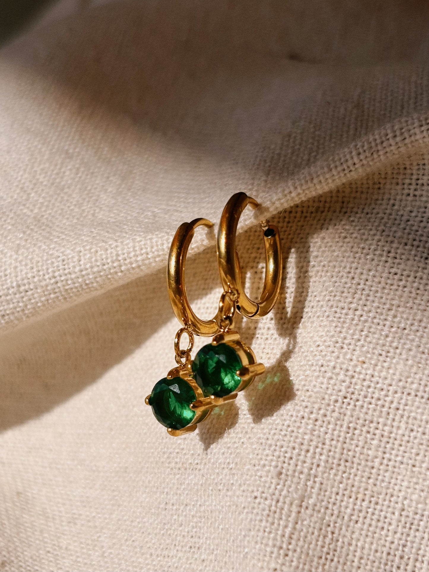 NITI Ohrring mit grünem Zircon | Earring Gold