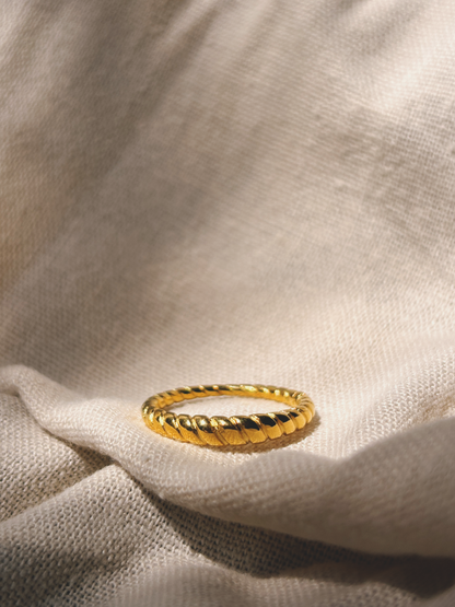 EMILY TWISTED Ring Gold