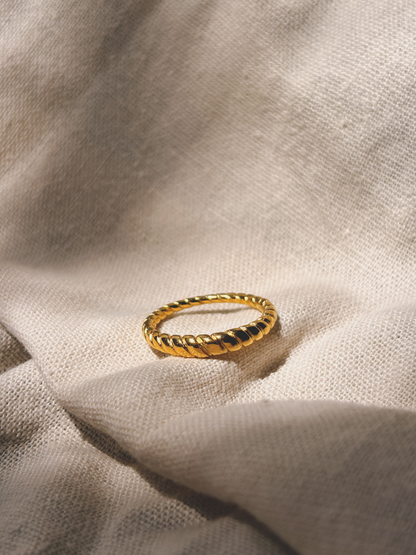 EMILY TWISTED Ring Gold