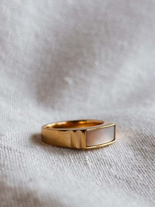 HABIBI Perlmutt Ring Gold