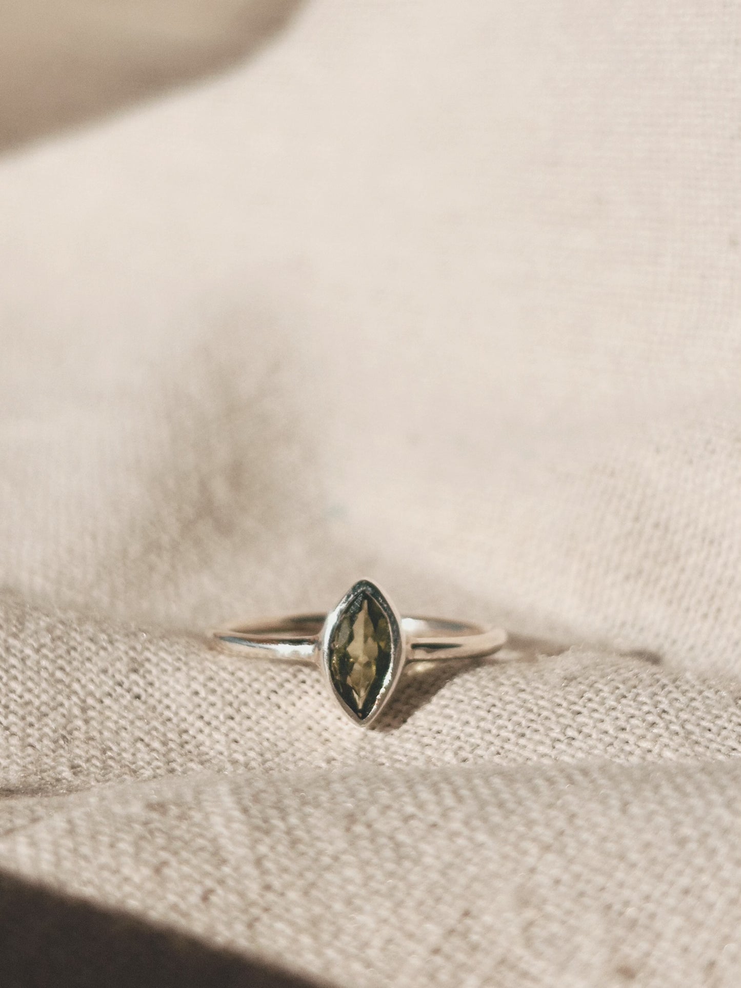 EMIA Peridot Ring Silver