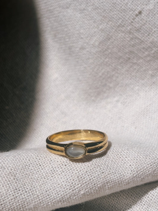 SUMI Perlmutt Ring Gold