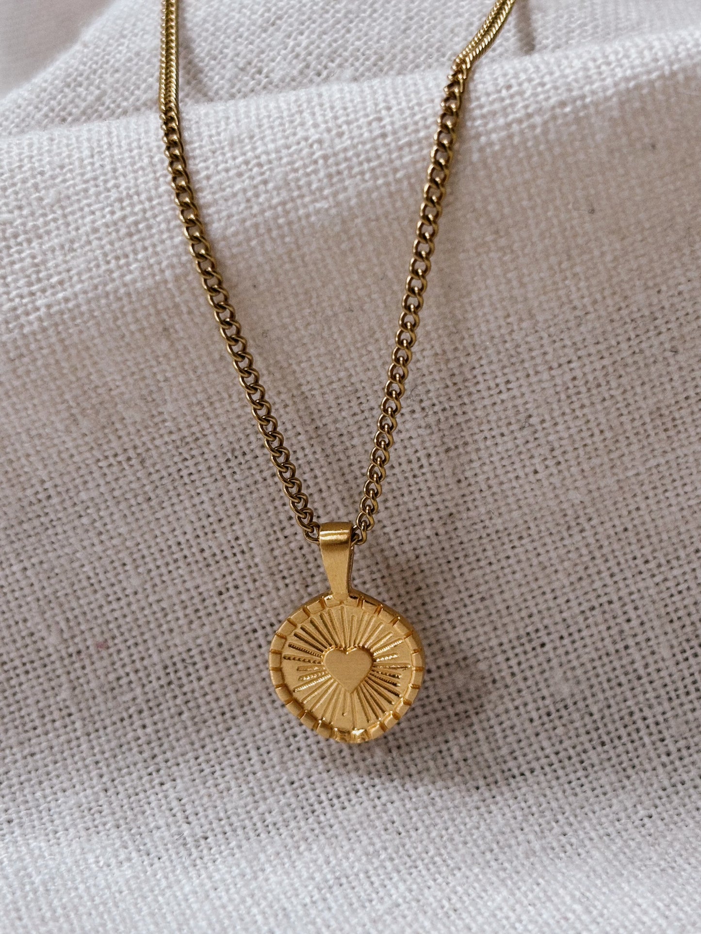 TARI HEART LOVE. Halskette | Necklace Gold