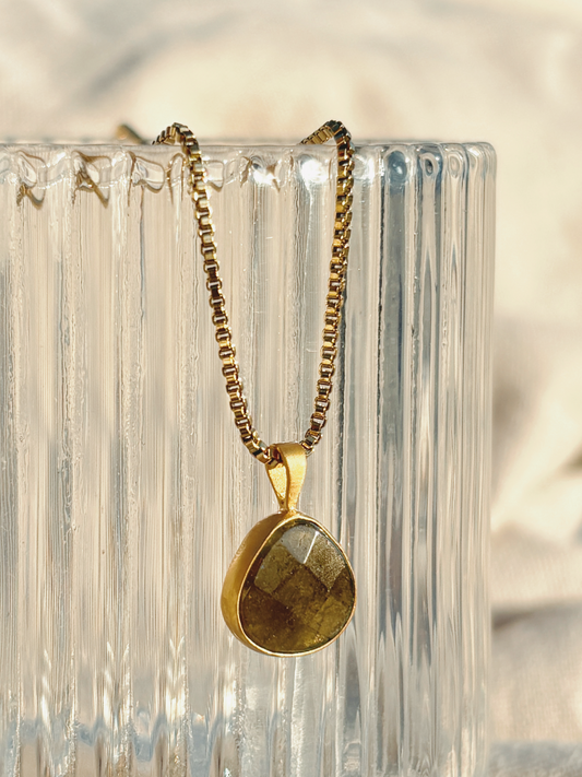YUNA GREEN GRANAT Drop Halskette | Necklace Gold