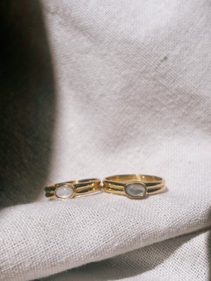 SUMI Perlmutt Ring Gold