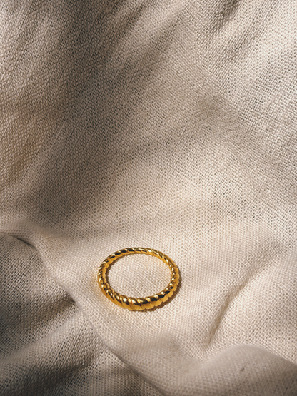 EMILY TWISTED Ring Gold