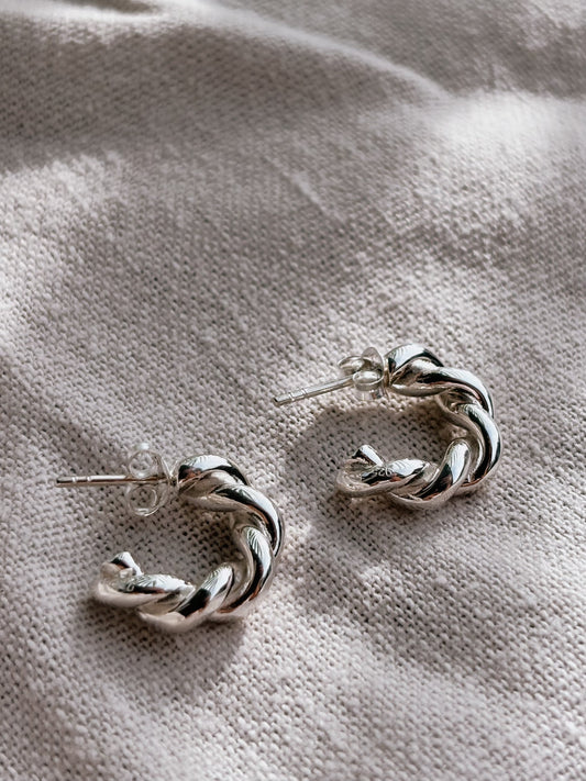 RAYA HOOP twisted Ohrring | Earring Silver