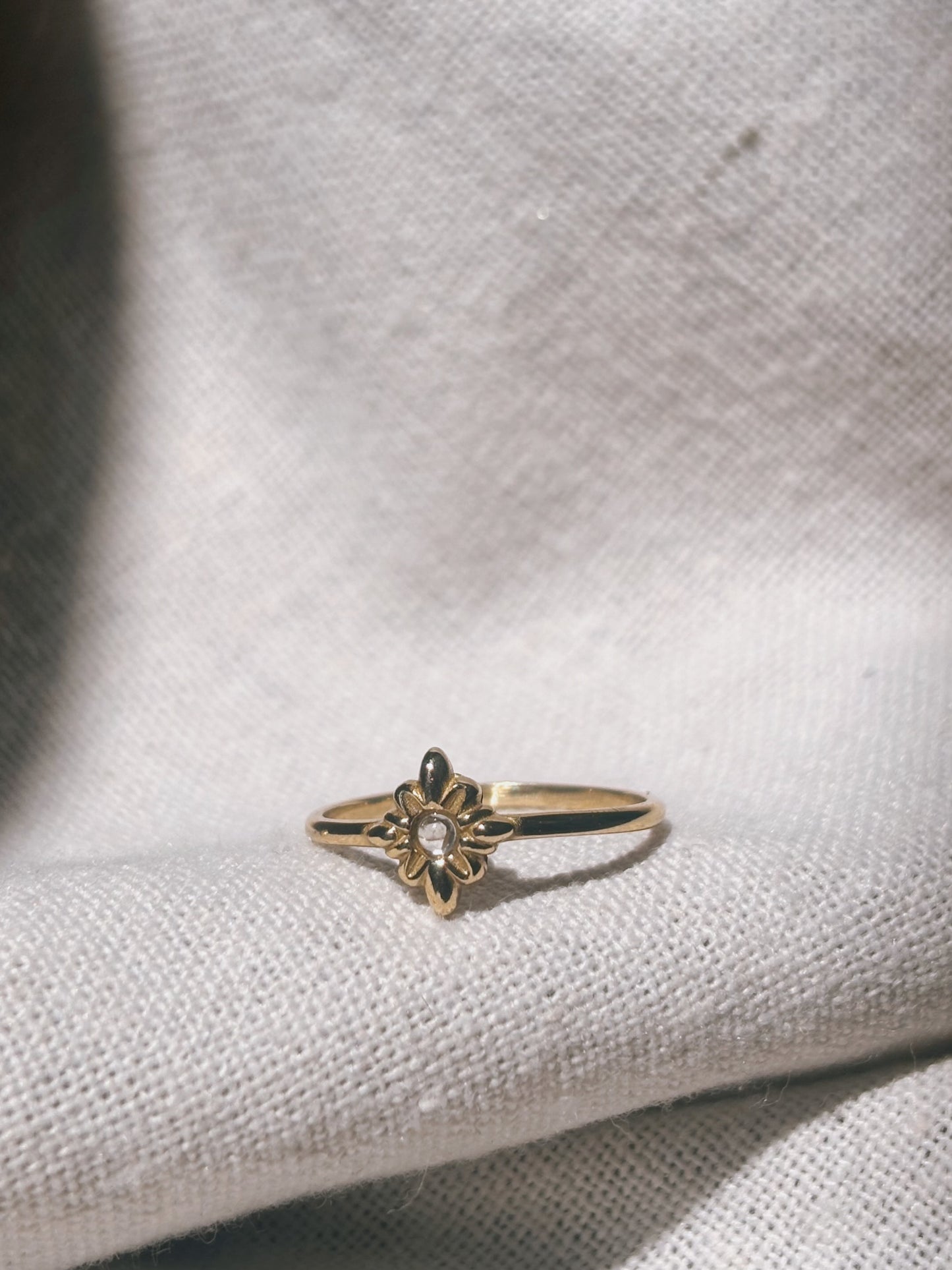 KAYLA FLOWER Mondstein Ring Gold