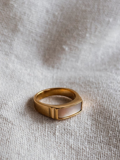 HABIBI Perlmutt Ring Gold