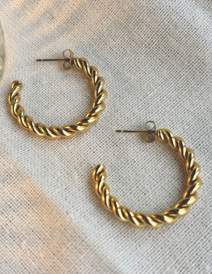 RAYA Hoops twisted 37mm Ohrring | Earring Gold