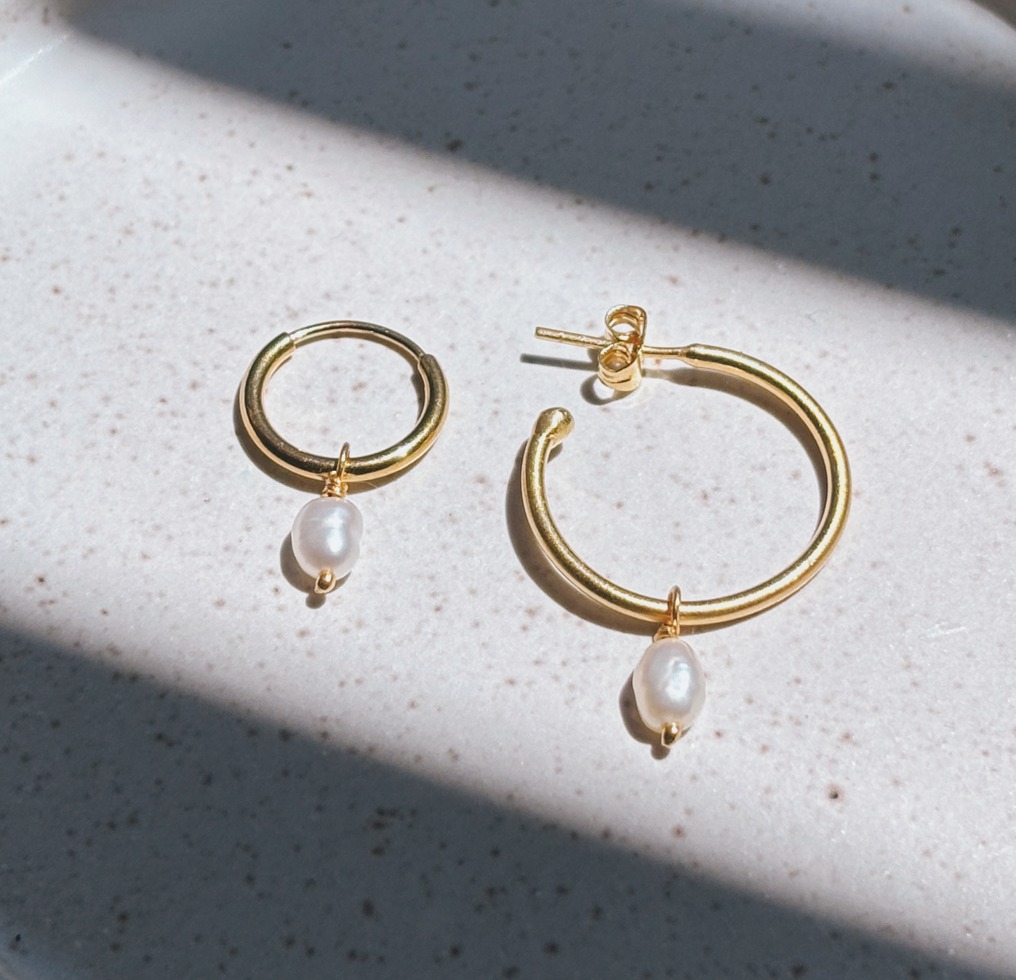 Hoops mit Perle gross Anhänger Ohrring | Earring Gold