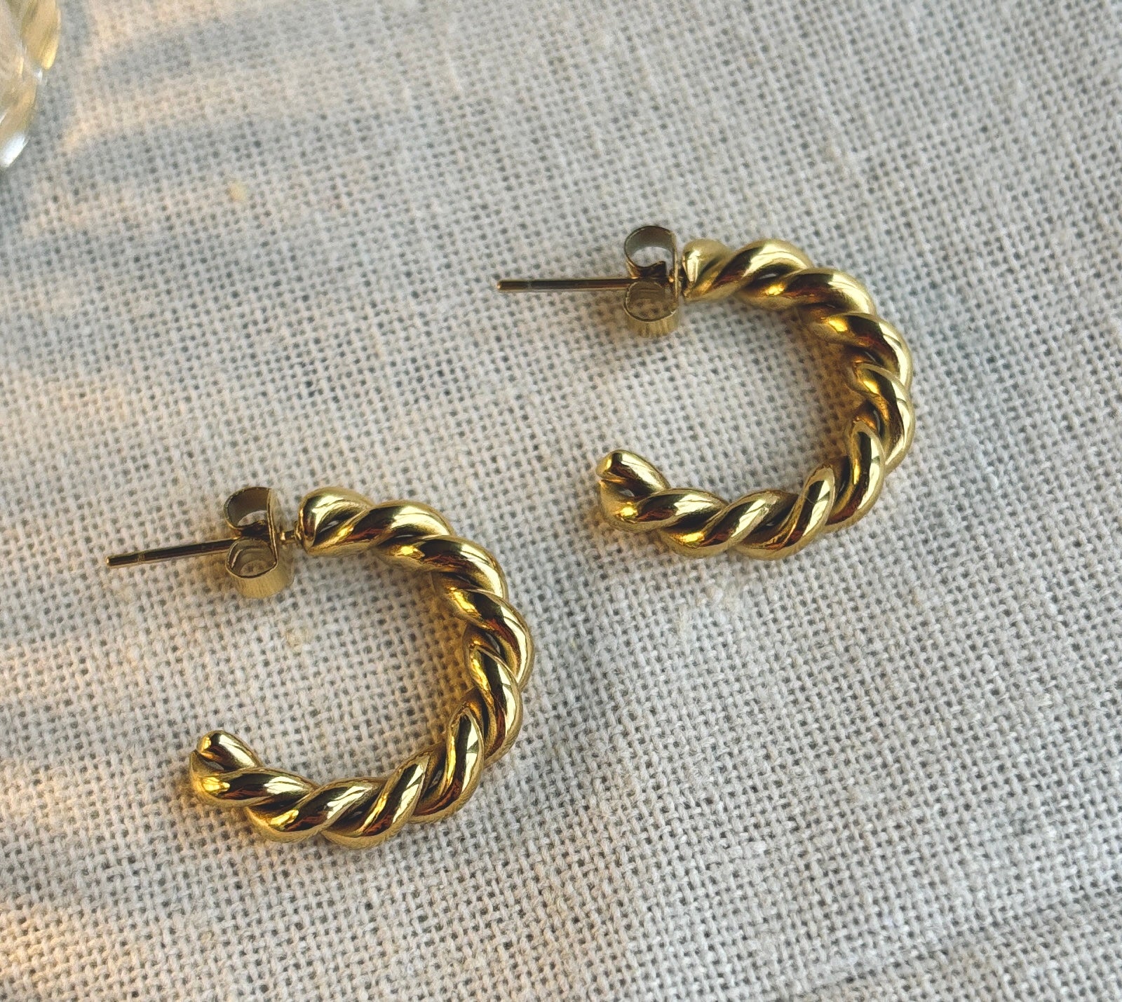RAYA Hoops twisted 20mm Ohrring | Earring Gold