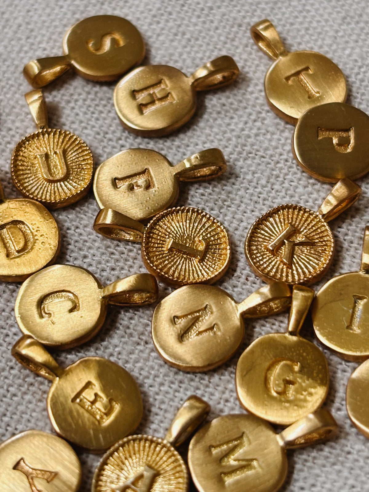 BUCHSTABEN Halskette | LETTER Necklace Gold