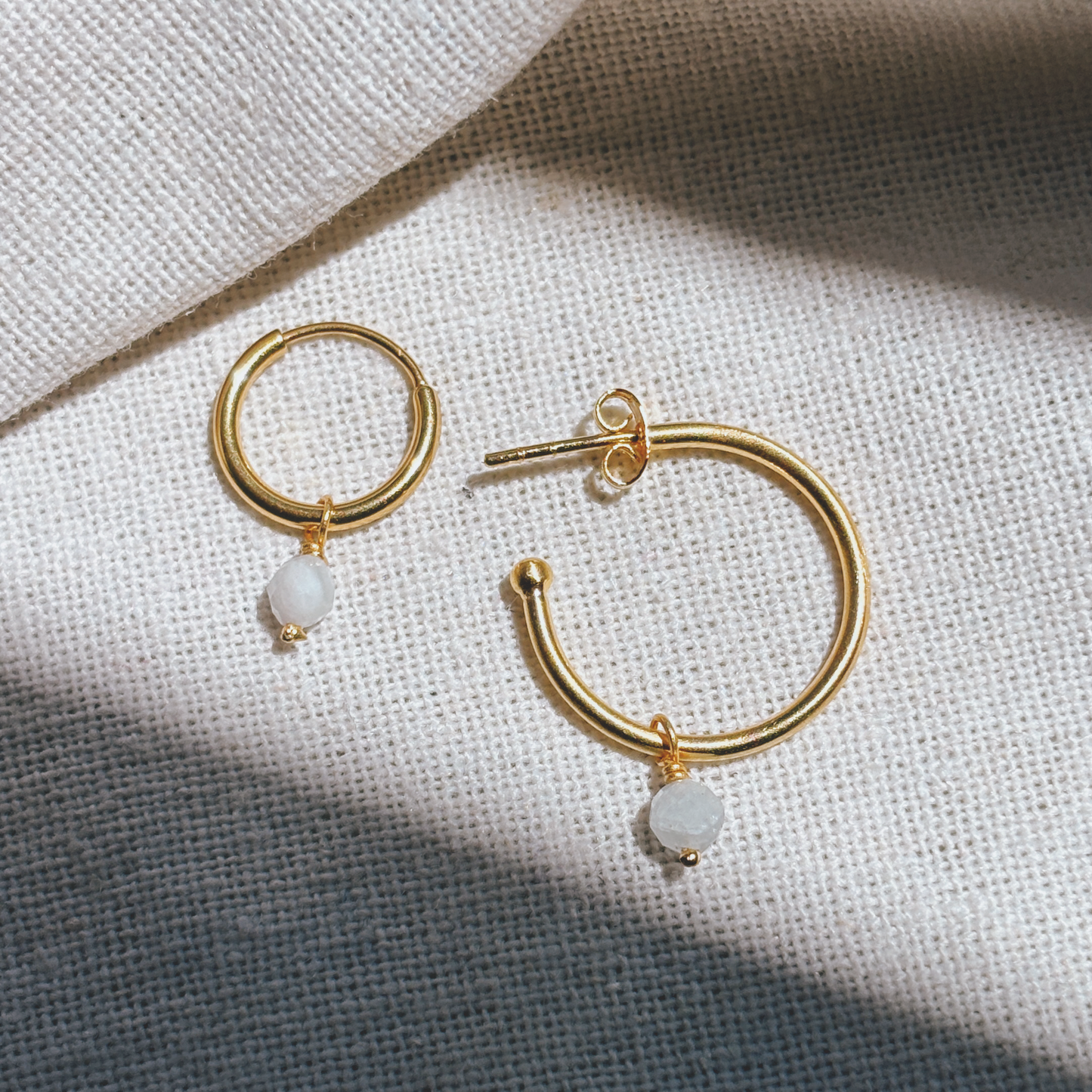 Hoops mit Chalcedonit gross Anhänger Ohrring | Earring Gold