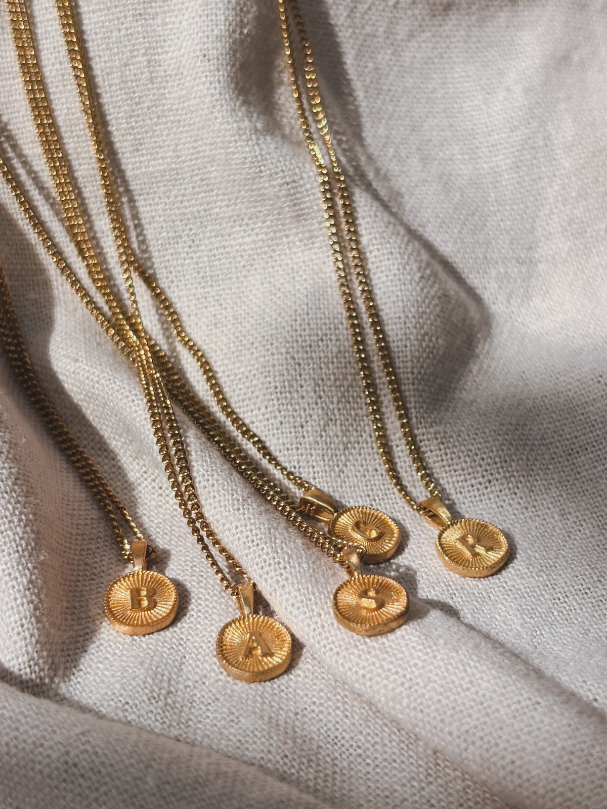 BUCHSTABEN Halskette | LETTER Necklace Gold