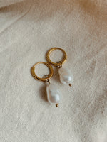 ADELINA Ohrring mit Perle | Earring Gold