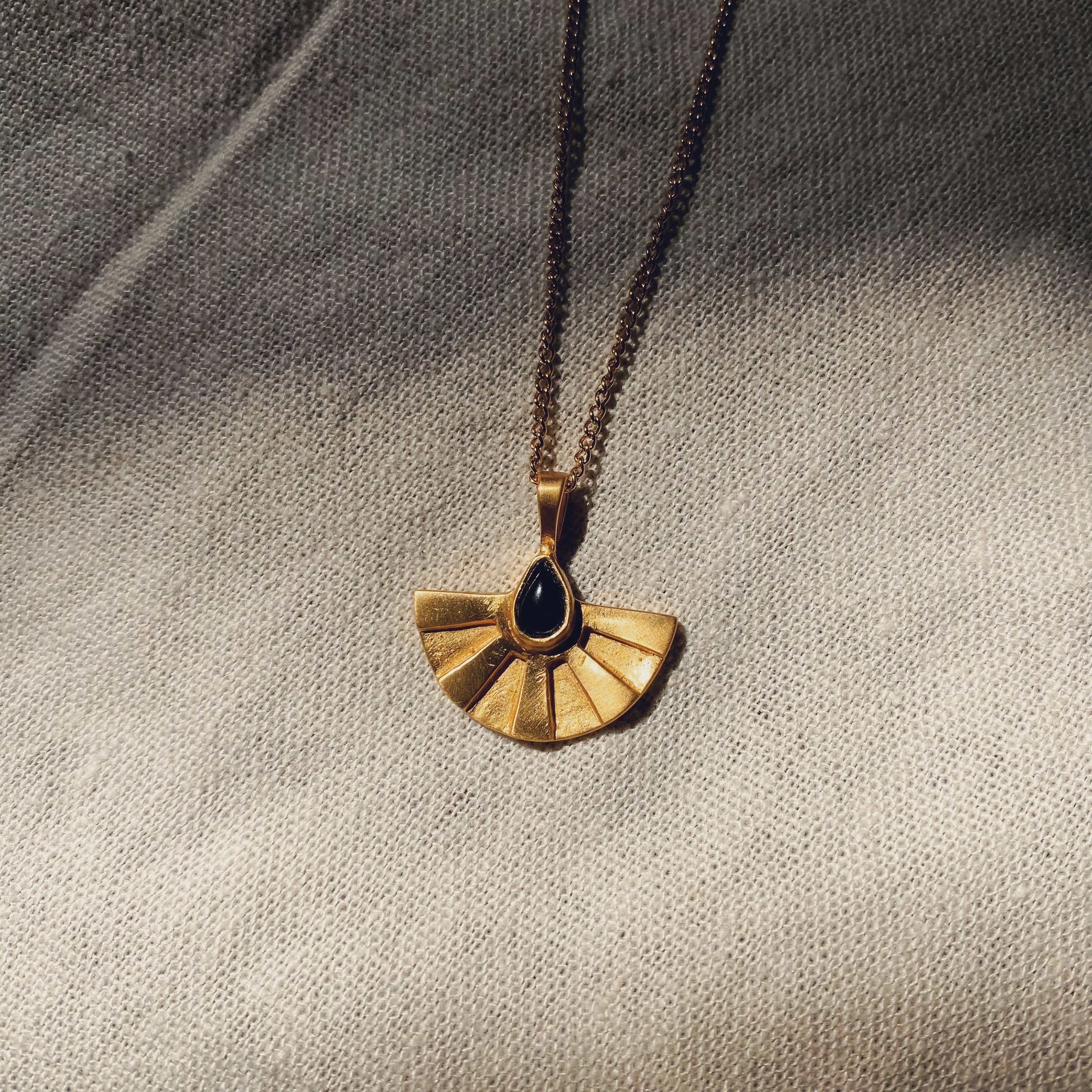 AURA big Halskette Black Onyx | Necklace Gold
