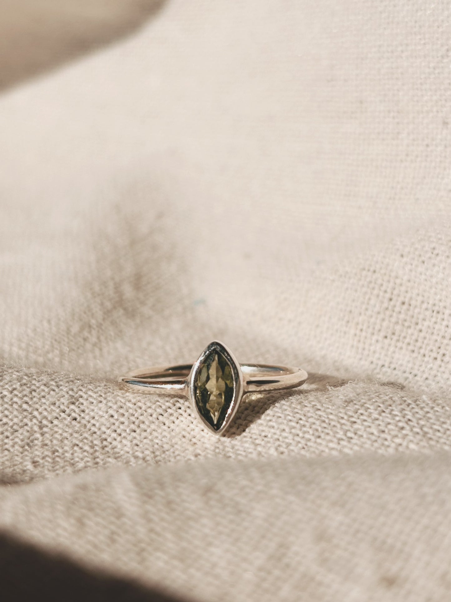 EMIA Peridot Ring Silver