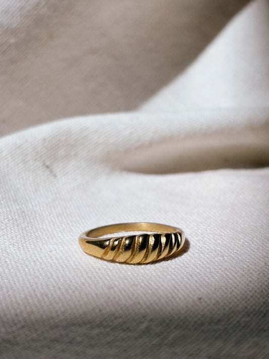 RANI Croissant Ring Gold