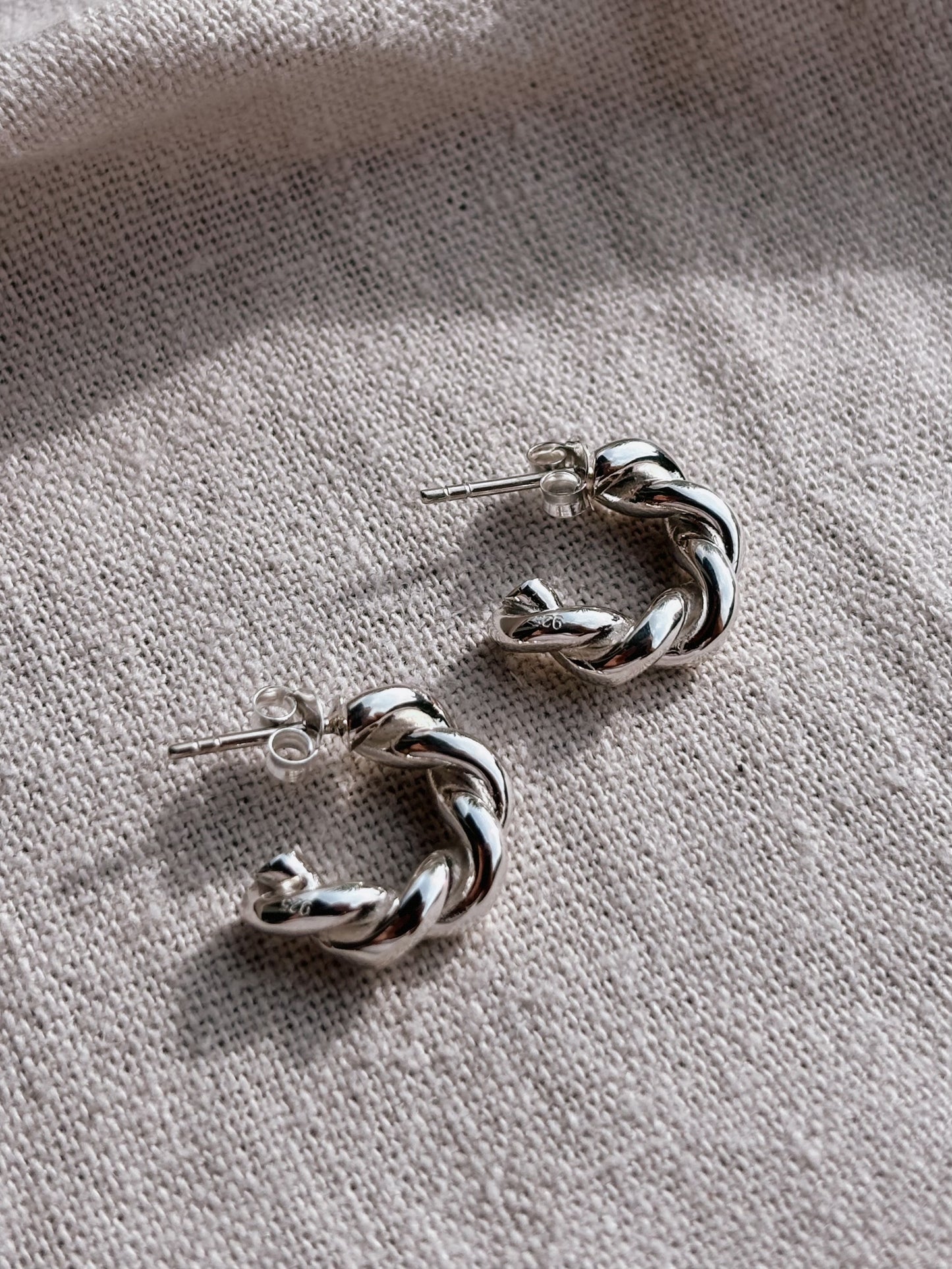 RAYA HOOP twisted Ohrring | Earring Silver