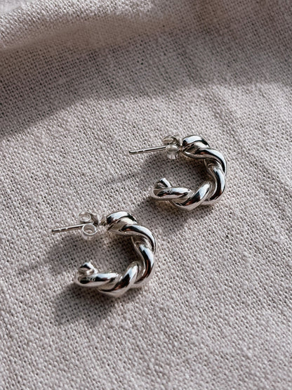 RAYA HOOP twisted Ohrring | Earring Silver