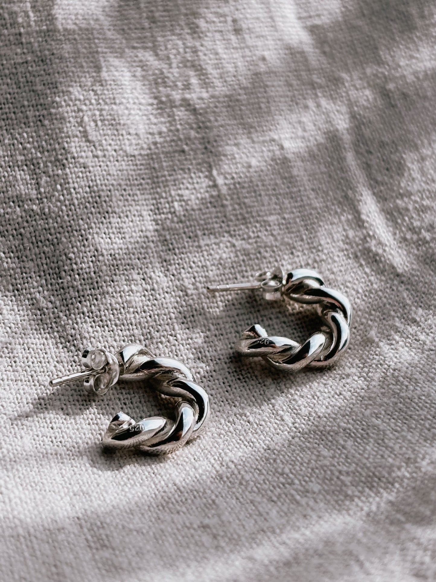 RAYA HOOP twisted Ohrring | Earring Silver