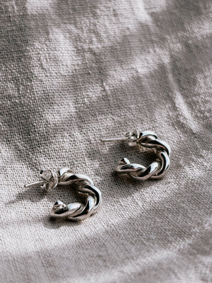 RAYA HOOP twisted Ohrring | Earring Silver
