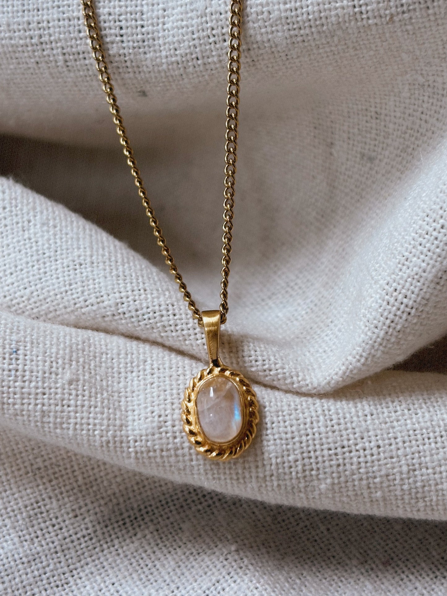 MILYA Mondstein Halskette | Necklace Gold