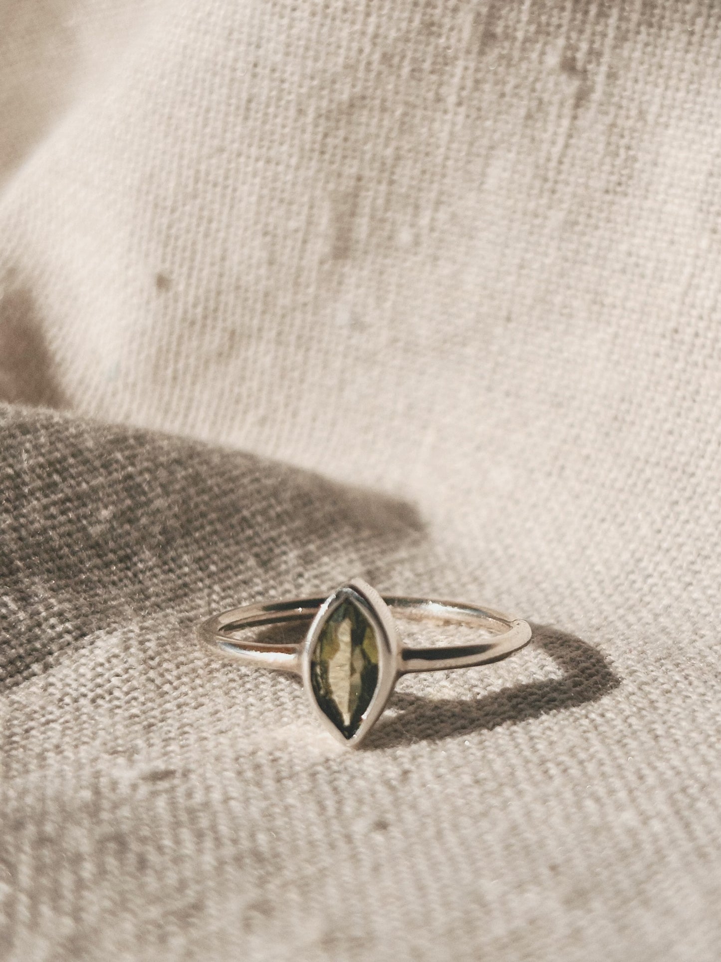 EMIA Peridot Ring Silver