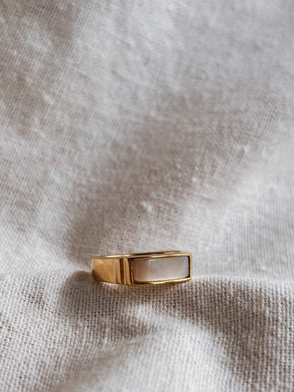 HABIBI Perlmutt Ring Gold