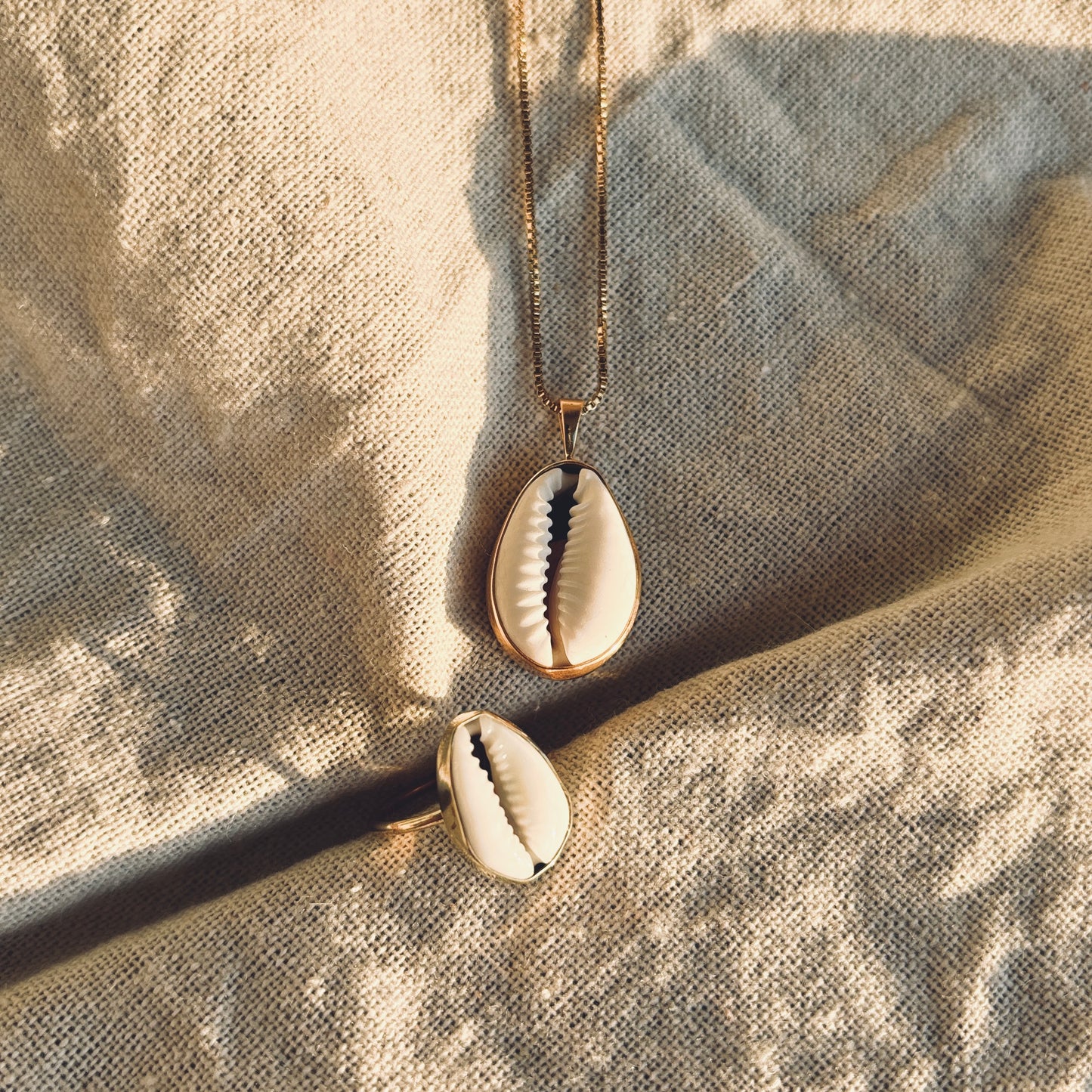 SARI SHELL Halskette | Necklace Gold