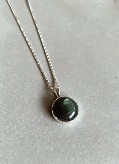 HANA LABRADORIT Halskette | Necklace Silver
