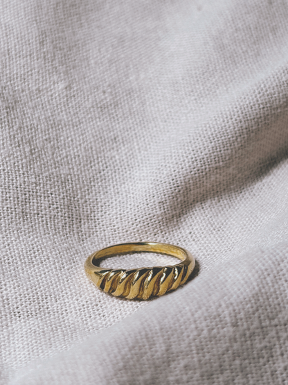 RANI Croissant Ring Gold