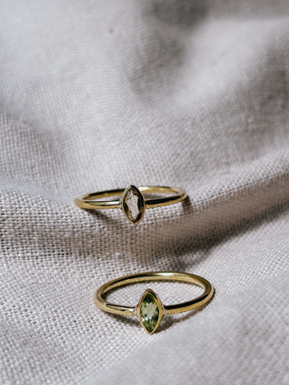 EMIA SMALL Peridot Ring Gold