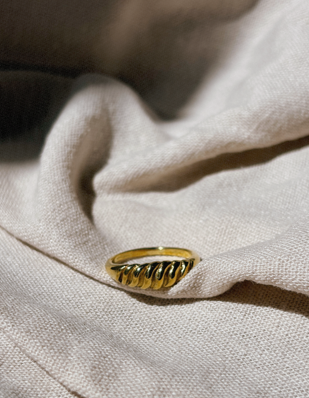 RANI Croissant Ring Gold