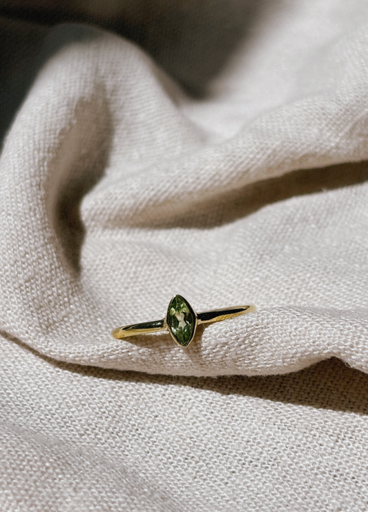 EMIA Peridot Ring Gold