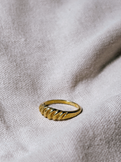 RANI Croissant Ring Gold