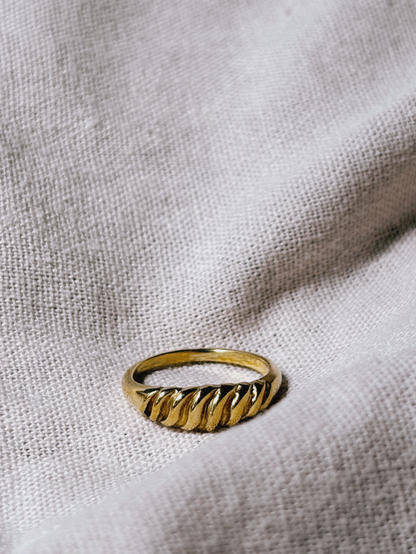 RANI Croissant Ring Gold