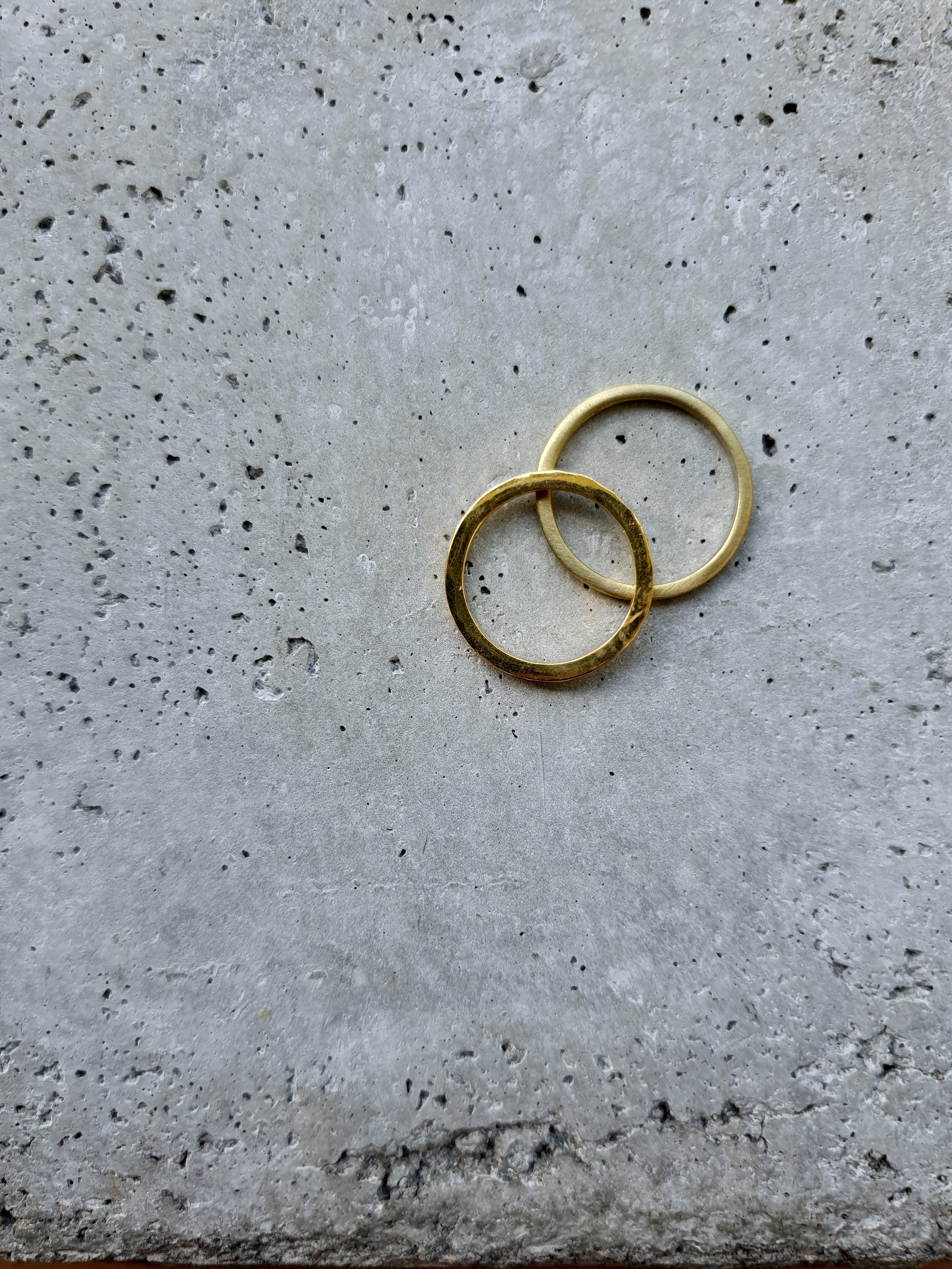 AYU thin GOLD hammered Ring Gold - The Santai Collection