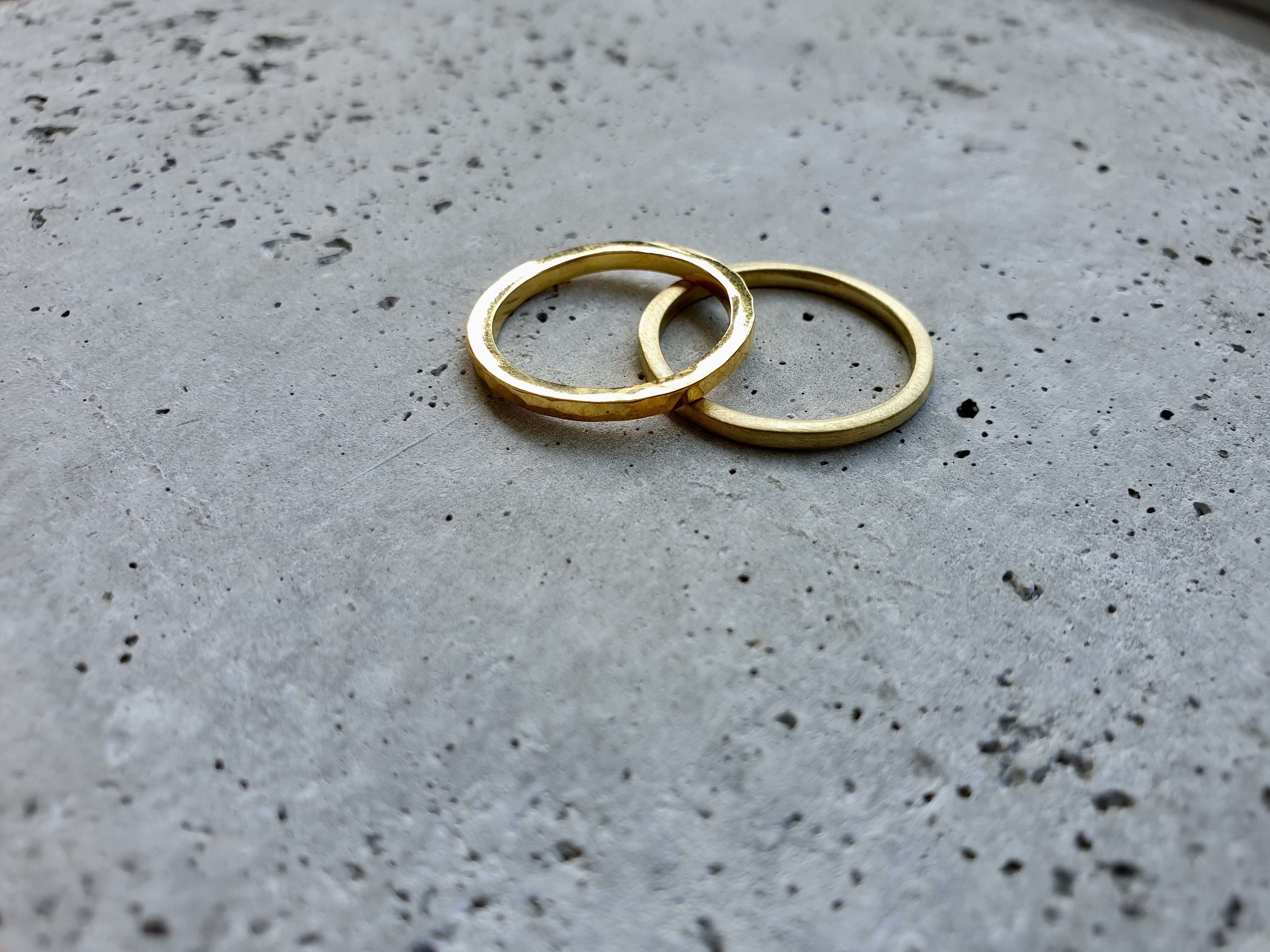 AYU thin GOLD hammered Ring Gold - The Santai Collection
