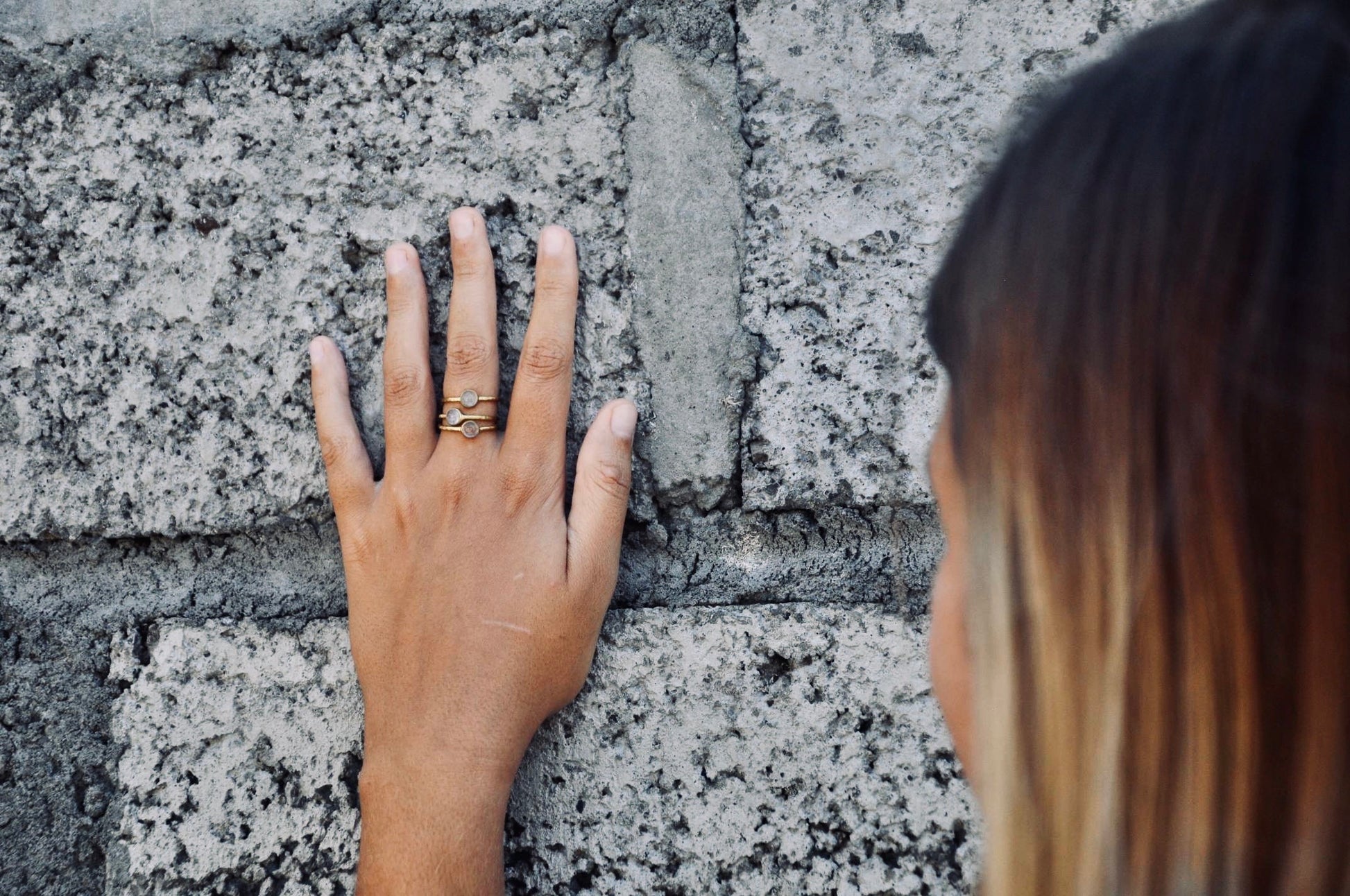 DEWI matt Mondstein Ring Gold - The Santai Collection