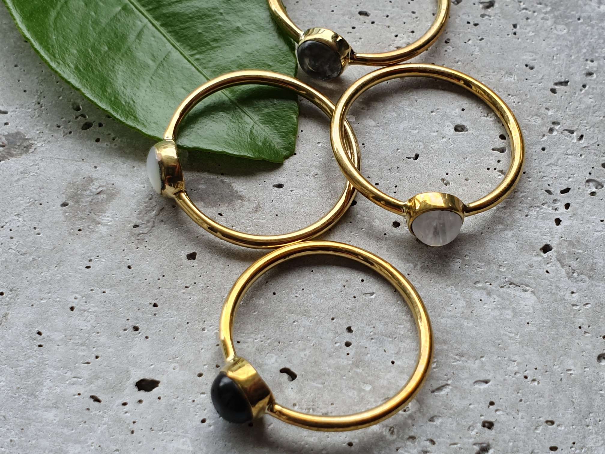 DEWI shiny Mondstein Ring Gold - The Santai Collection